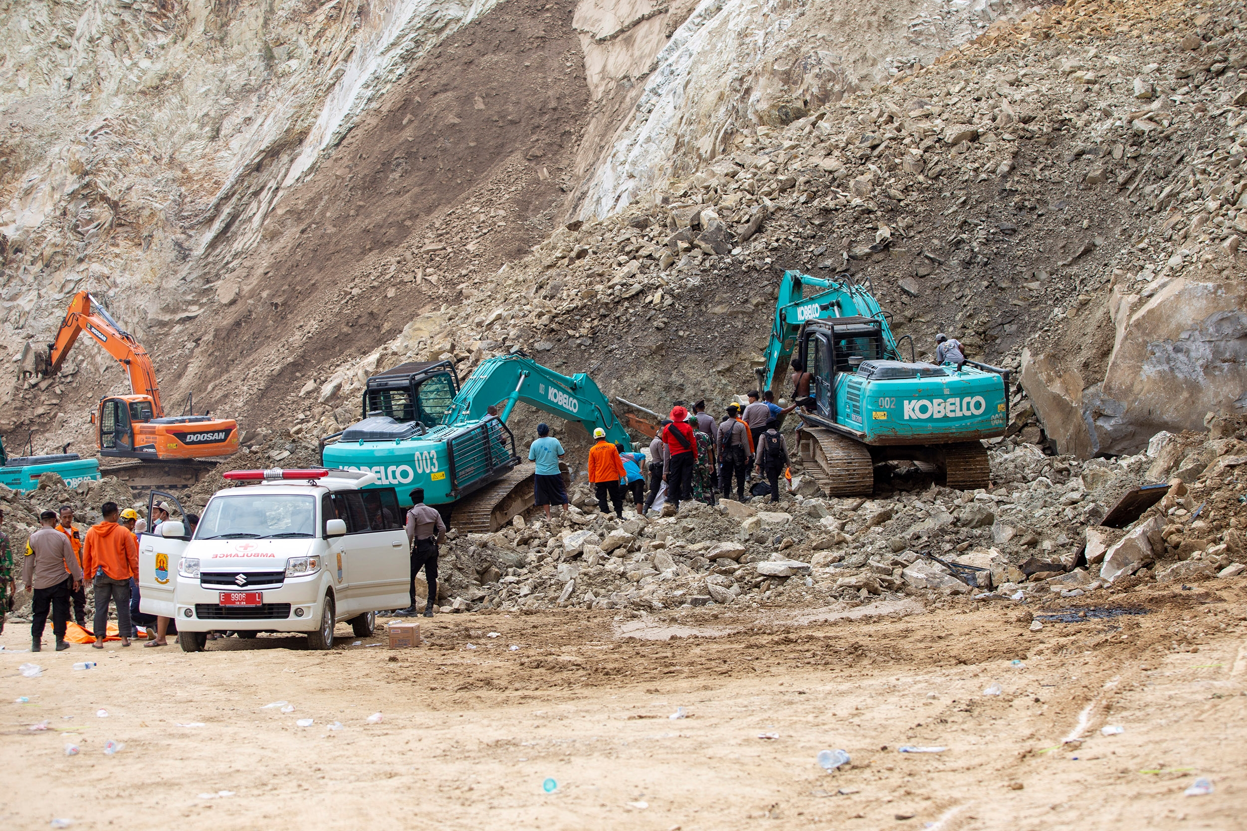 Longsor Tambang di Cirebon Makan Belasan Korban, DPR Dorong Perbaikan Tata Kelola