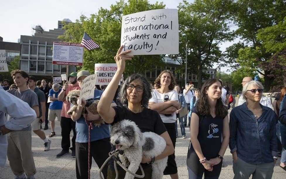 Drama Harvard vs Trump: Siapa yang Lindungi Mahasiswa Internasional?