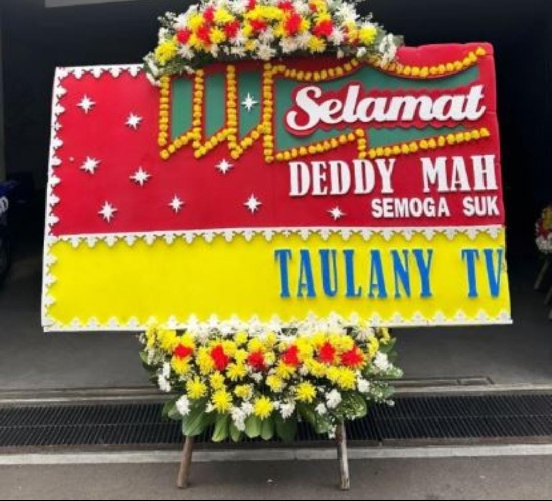 5 Karangan Bunga Anti Mainstream Andre Taulany yang Bikin Netizen Terhibur