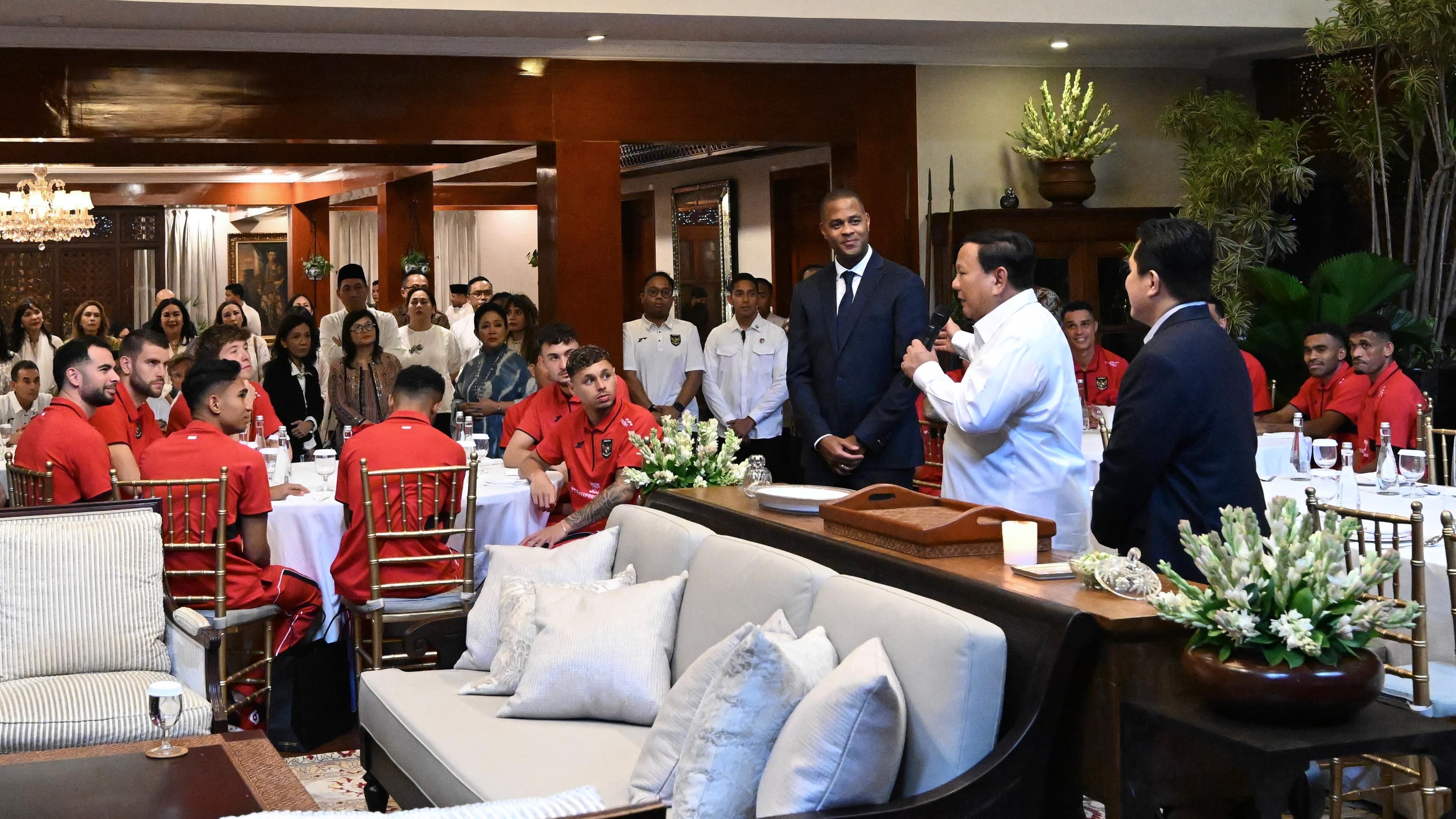 Prabowo Undang Timnas Indonesia Makan Siang dan Nyanyi Bersama di Kertanegara