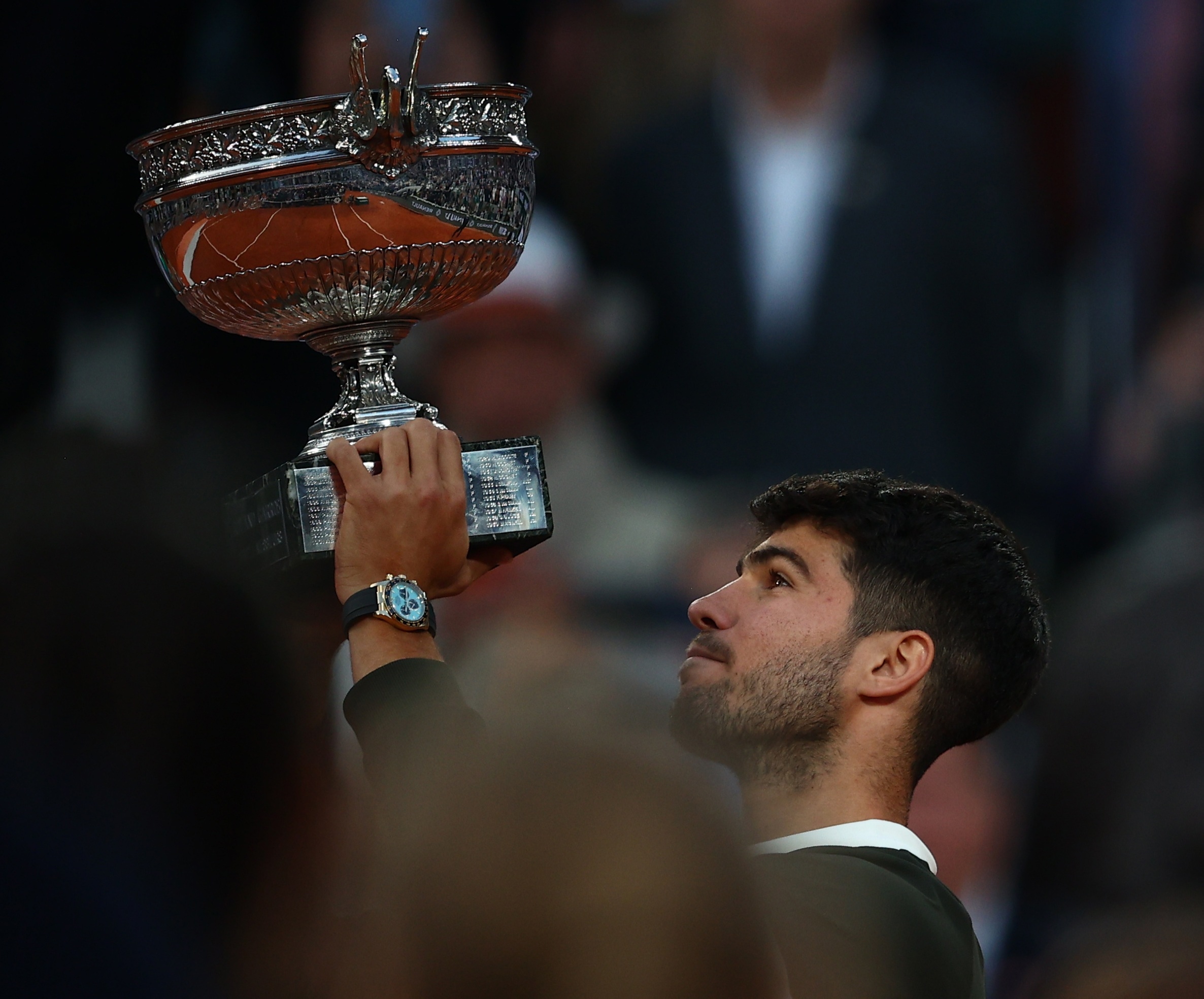 Lewat Pertarungan 5 Jam 29 Menit, Carlos Alcaraz Taklukkan Jannik Sinner untuk Jadi Juara Prancis Terbuka!