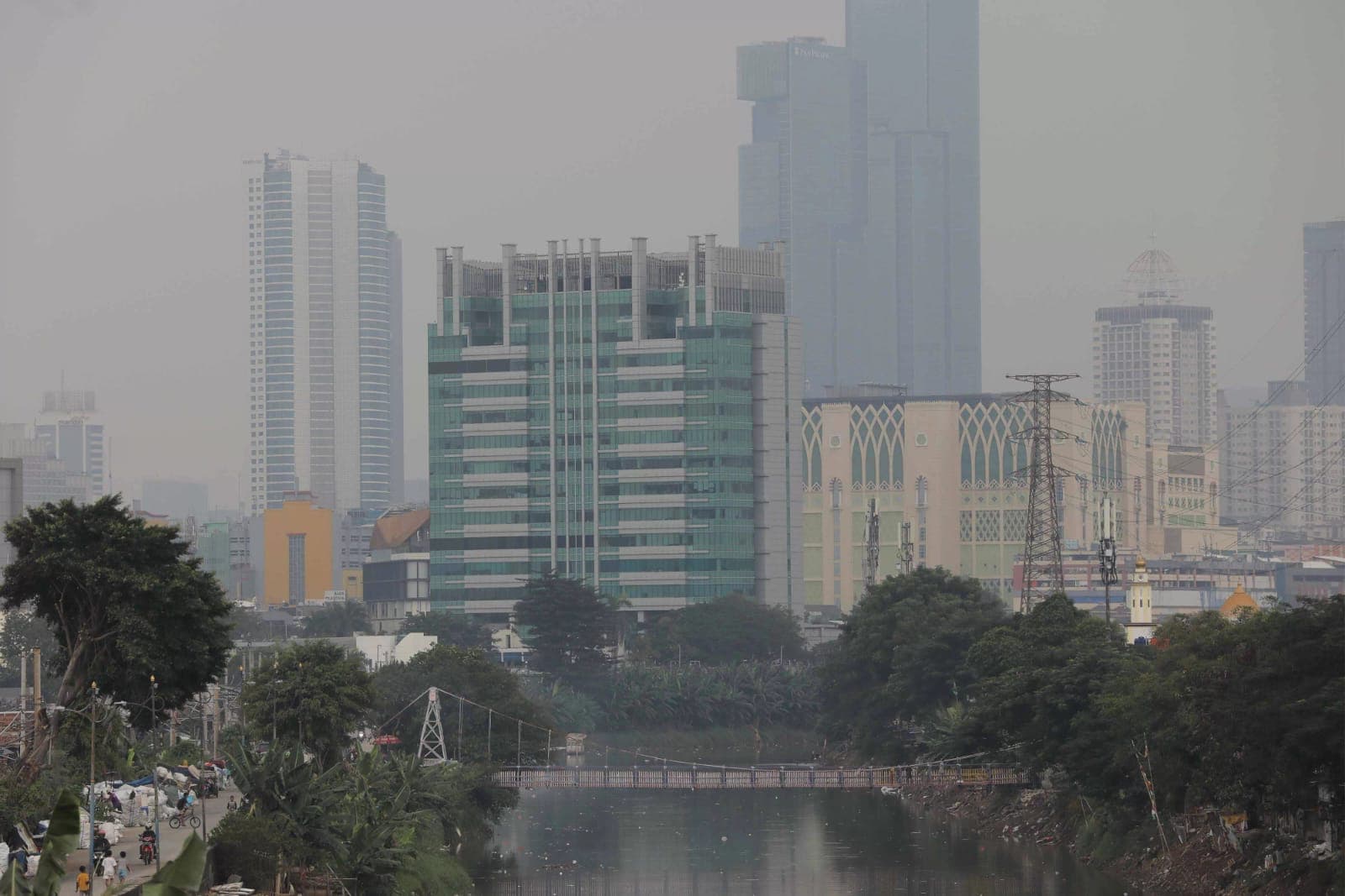 Kualitas Udara Jakarta Tak Baik untuk Kelompok Sensitif, Warga Diimbau Pakai Masker