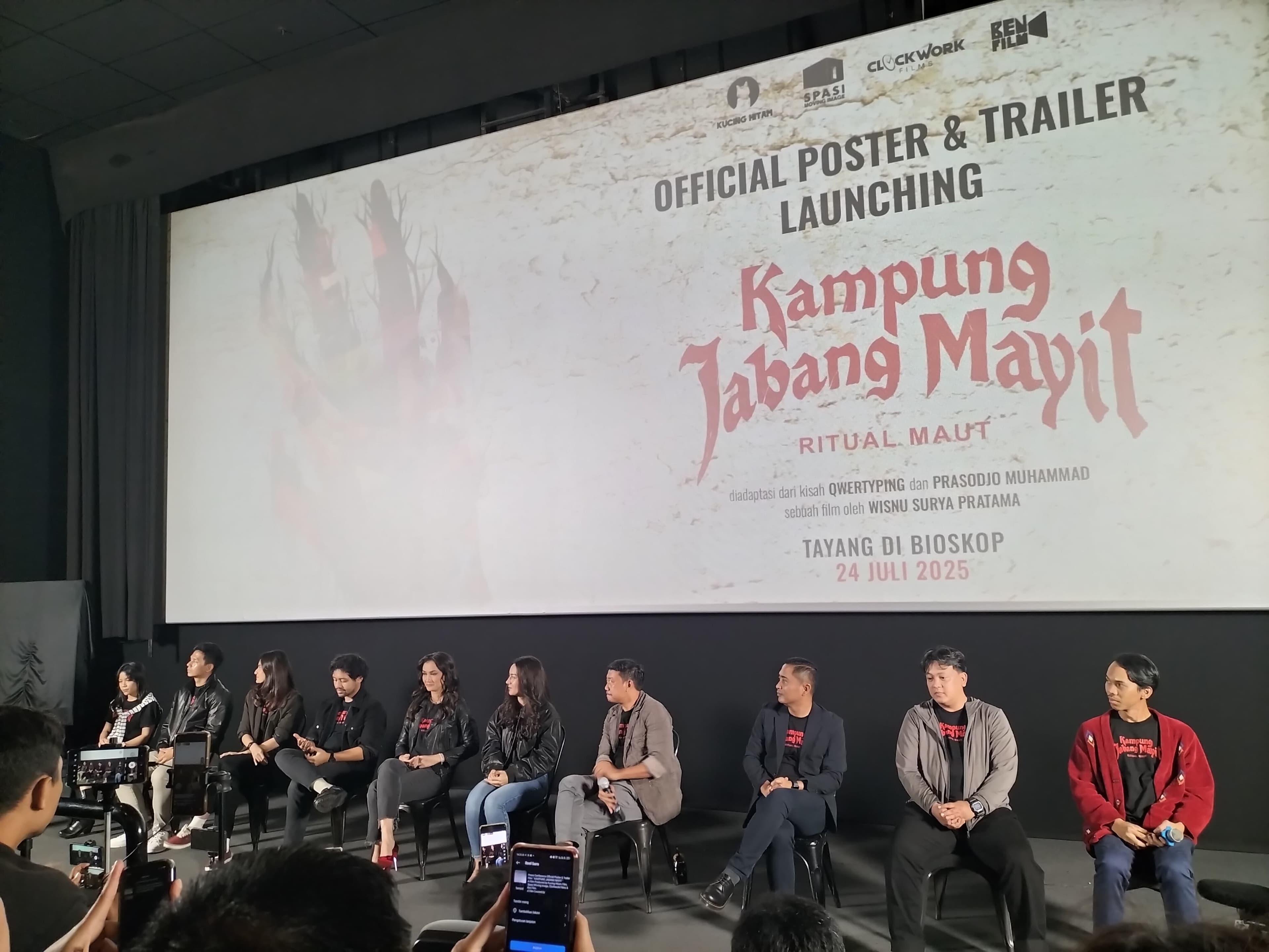 Film Kampung Jabang Mayit Luncurkan Trailer, Lihat Atiqah Hasiholan Jadi Dukun?