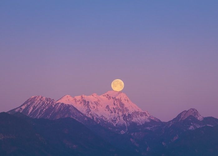 Jangan Lewatkan Fenomena Astronomi Strawberry Moon 11 Juni 2025, Puncaknya Jam 11 Malam