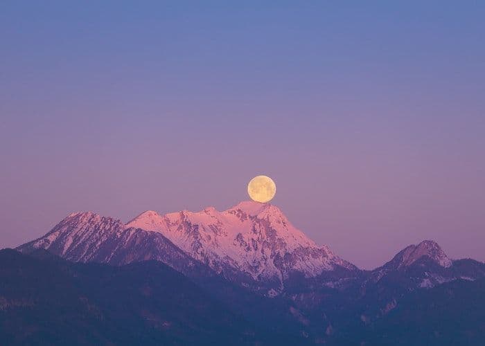 Jangan Lewatkan Fenomena Astronomi Strawberry Moon 11 Juni 2025, Puncaknya Jam 11 Malam