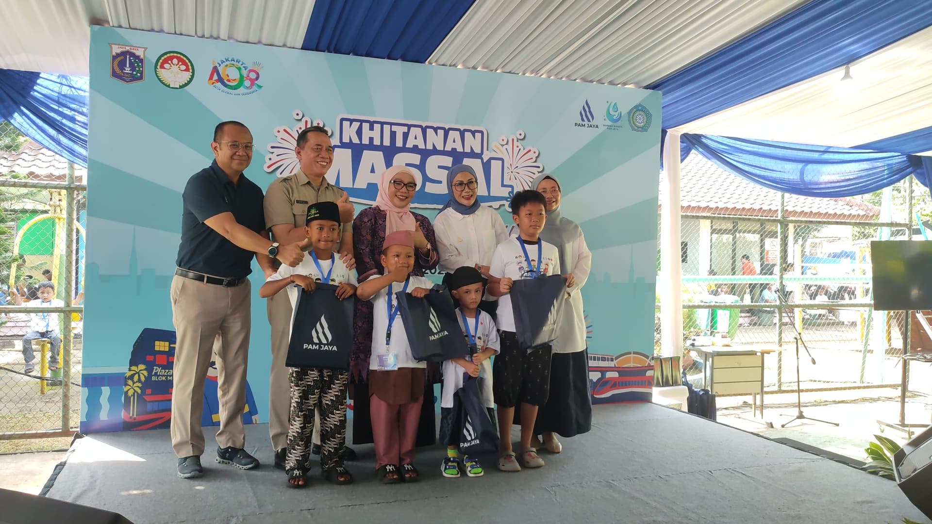 Meriahkan HUT Jakarta, Ribuan Anak Ikuti Sunatan Massal PAM Jaya