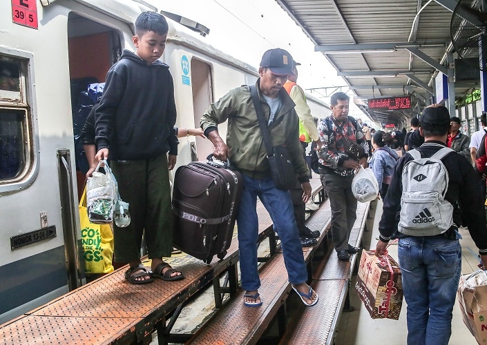 Jumlah Pengguna Terus Meningkat, Ini Alasan Kereta Api Masih Menjadi Moda Transportasi Pilihan di Indonesia