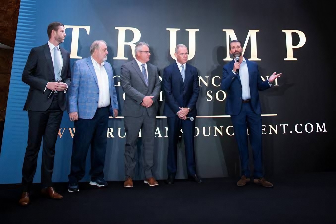 Trump Luncurkan Smartphone Seharga Rp8,1 Jutaan dan Layanan Seluler Trump Mobile