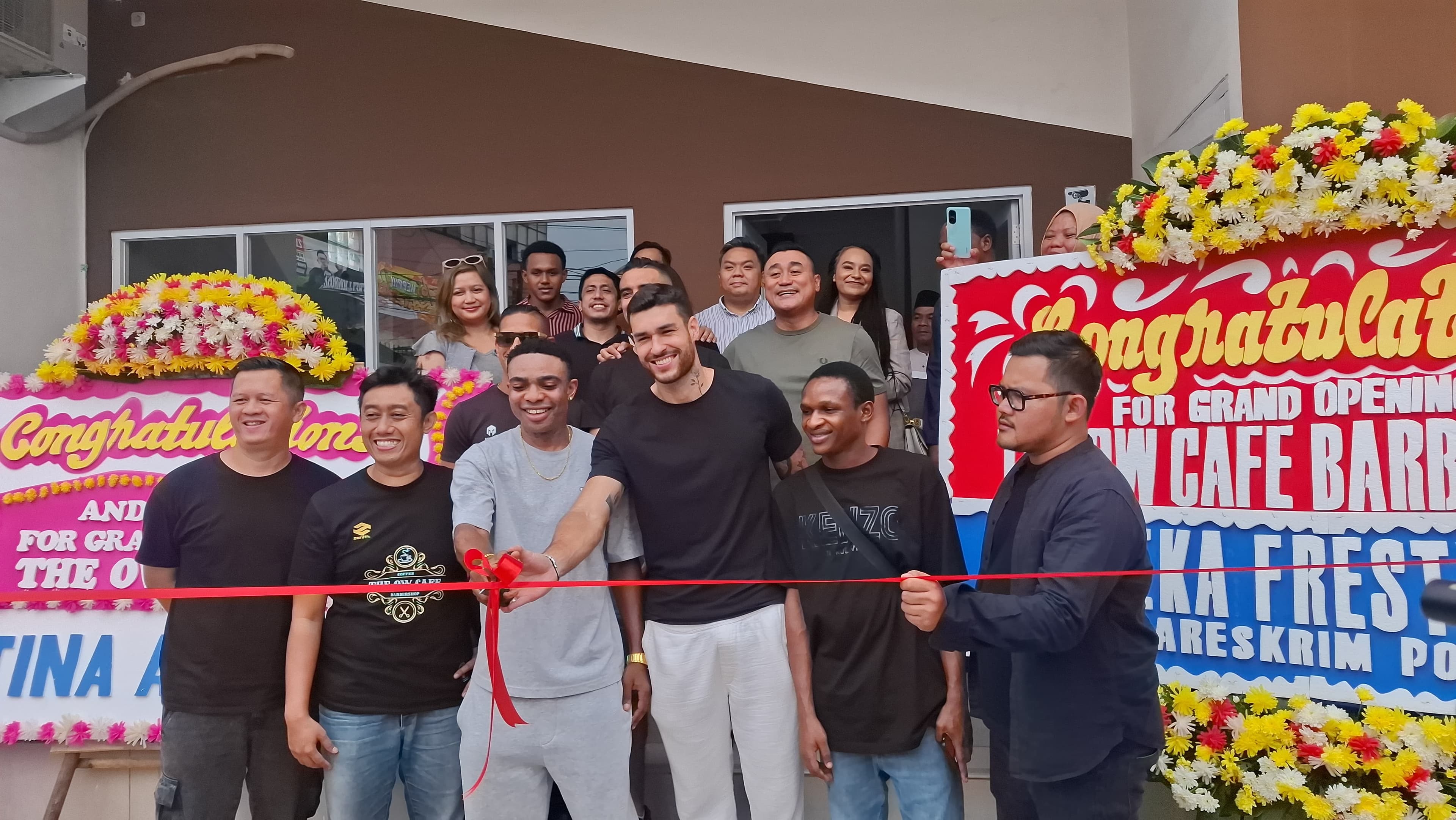 Siapkan Masa Depan, Eks Bomber Timnas Indonesia Osas Saha Lebarkan Sayap Buka Bisnis Kafe