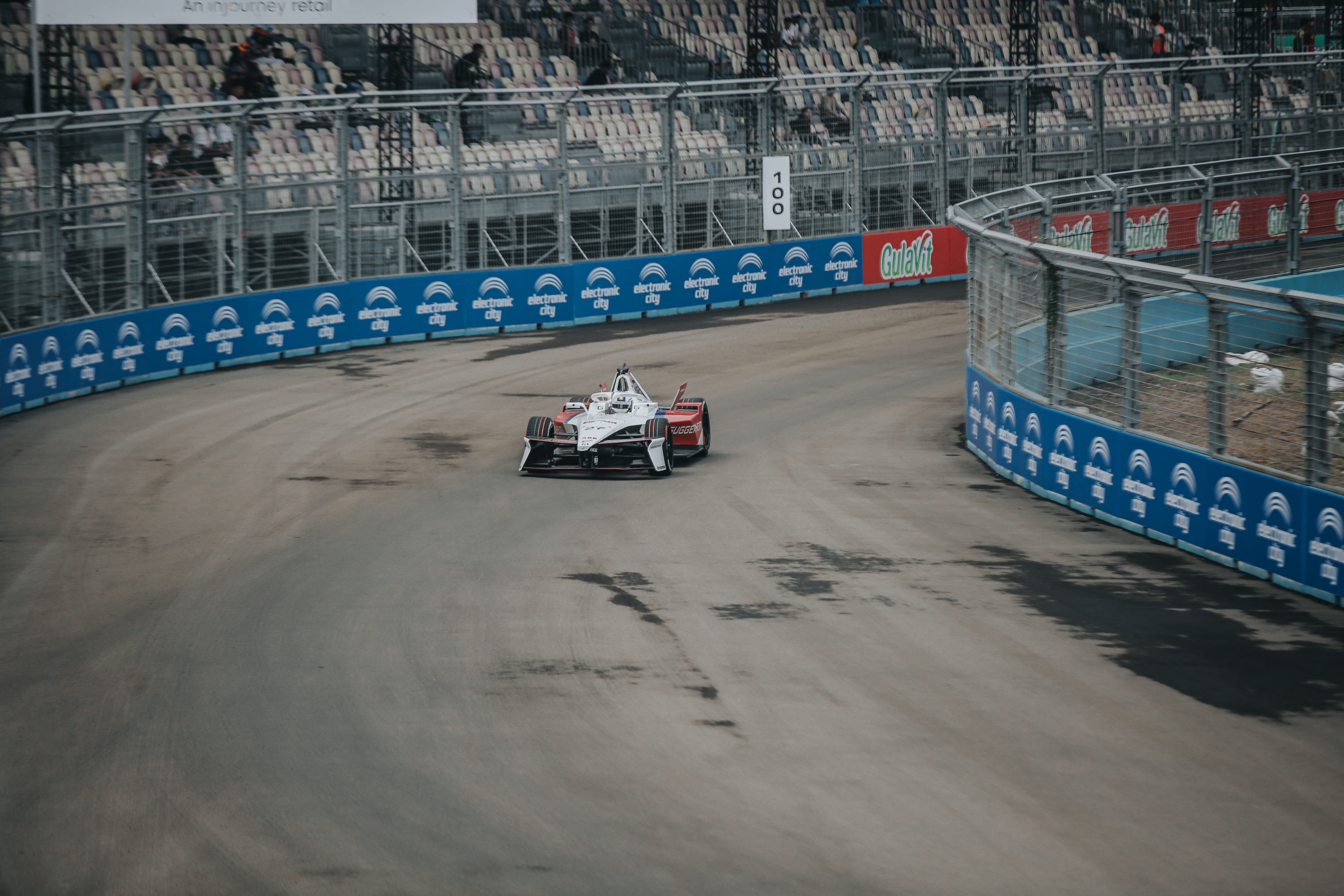 Formula E Jakarta: Jake Dennis Raih Pole Position, Menangi Duel Lawan Taylor Barnard