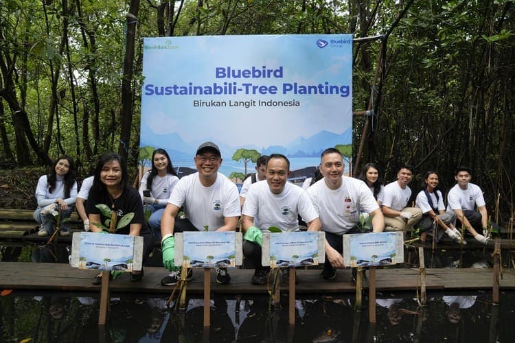Bluebird Tanam 530 Bibit Mangrove Hasil Keterlibatan Ribuan Pelanggan, Dukung Mobilitas Berkelanjutan