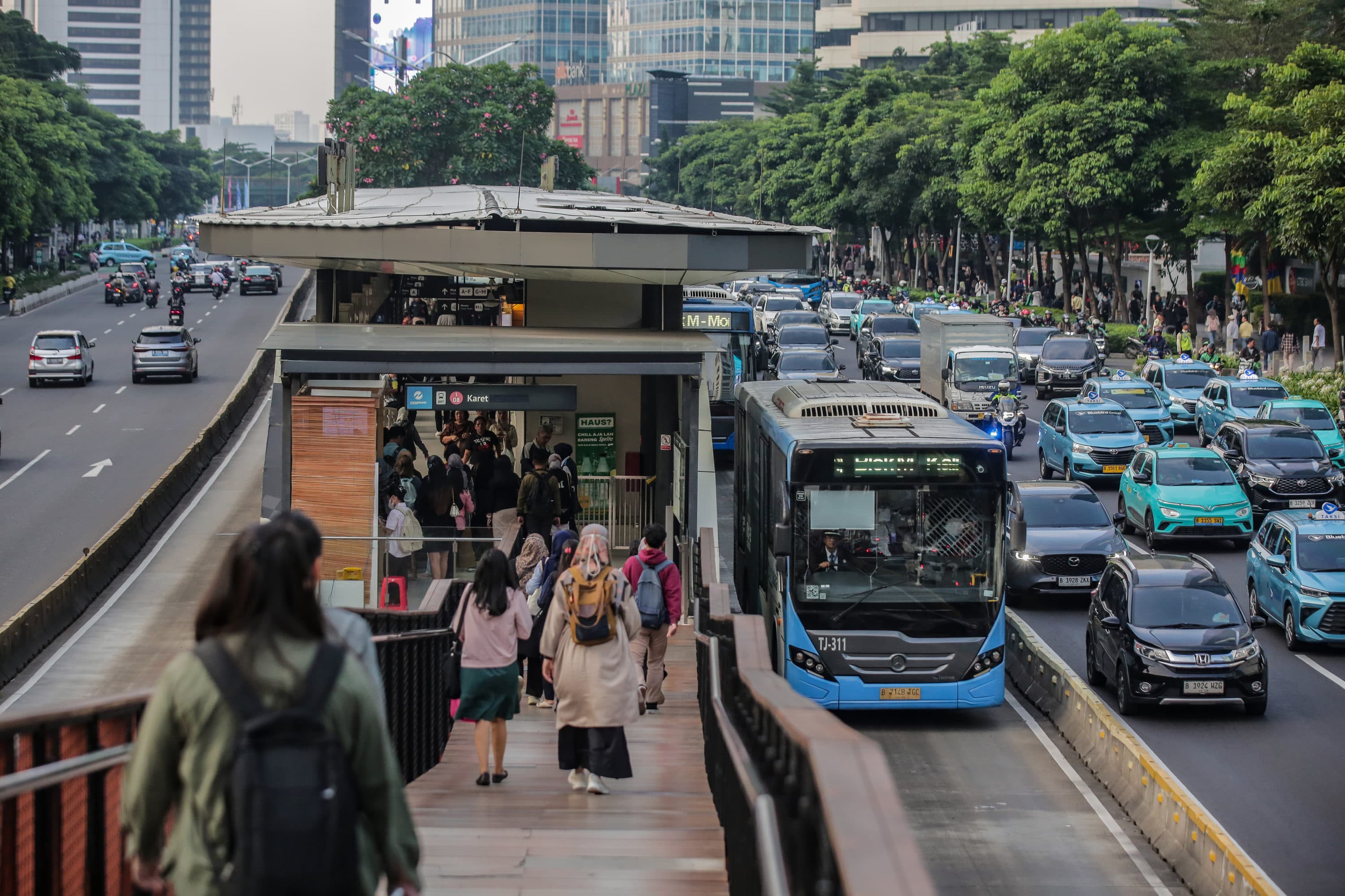 Rute TransJakarta di Area Demo Hari Ini Dialihkan, Cek Detailnya di Sini