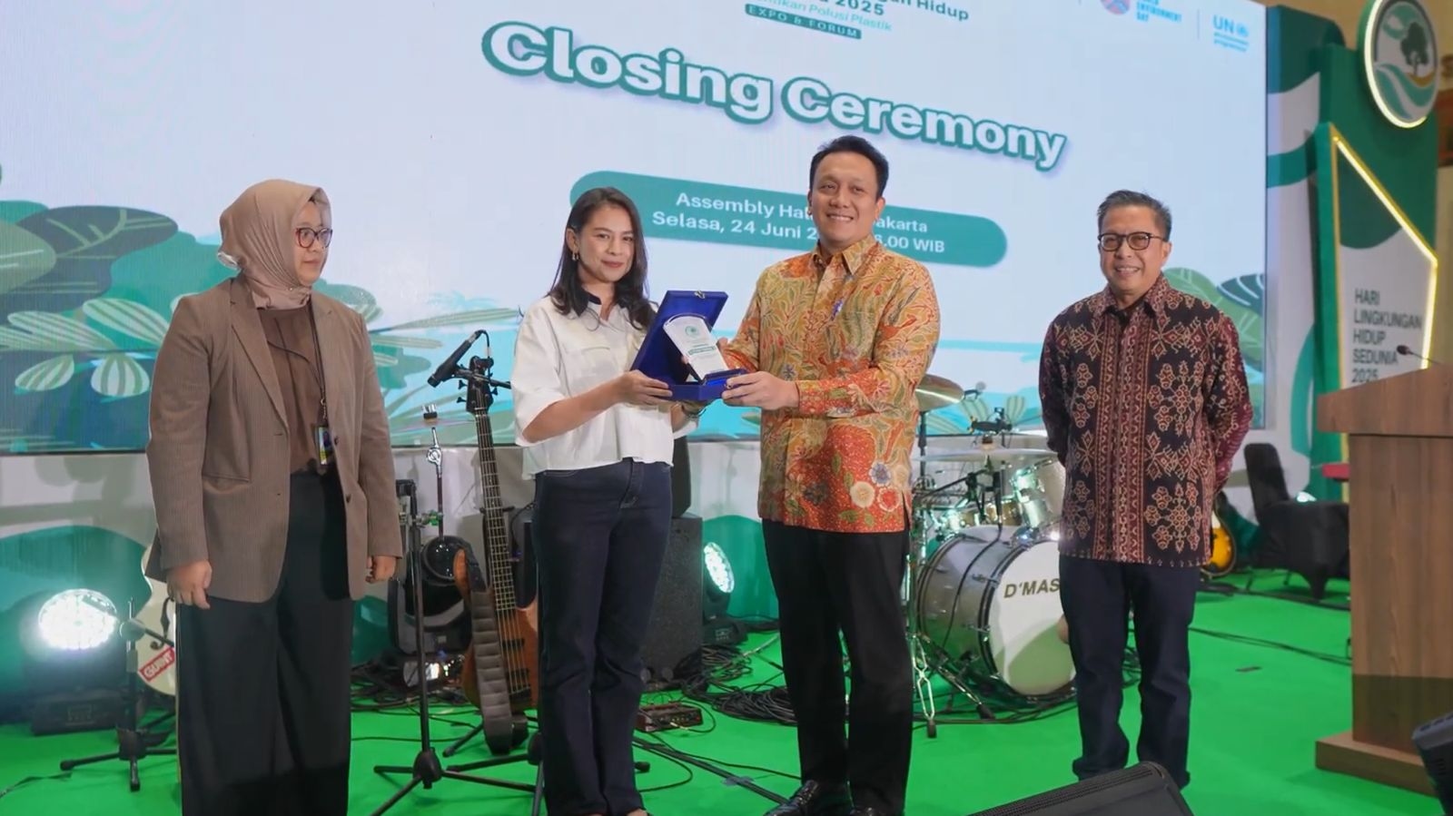 MIND ID Raih Penghargaan atas Booth Dengarkan Bumi di Hari Lingkungan