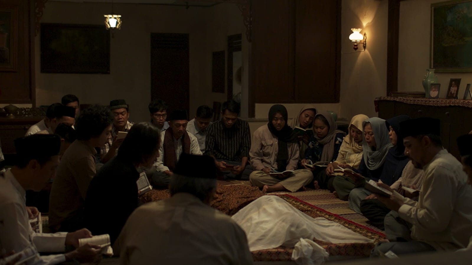 Film Selepas Tahlil Tayangkan Trailer, Saras dan Yudhis Diteror Ayah Sendiri