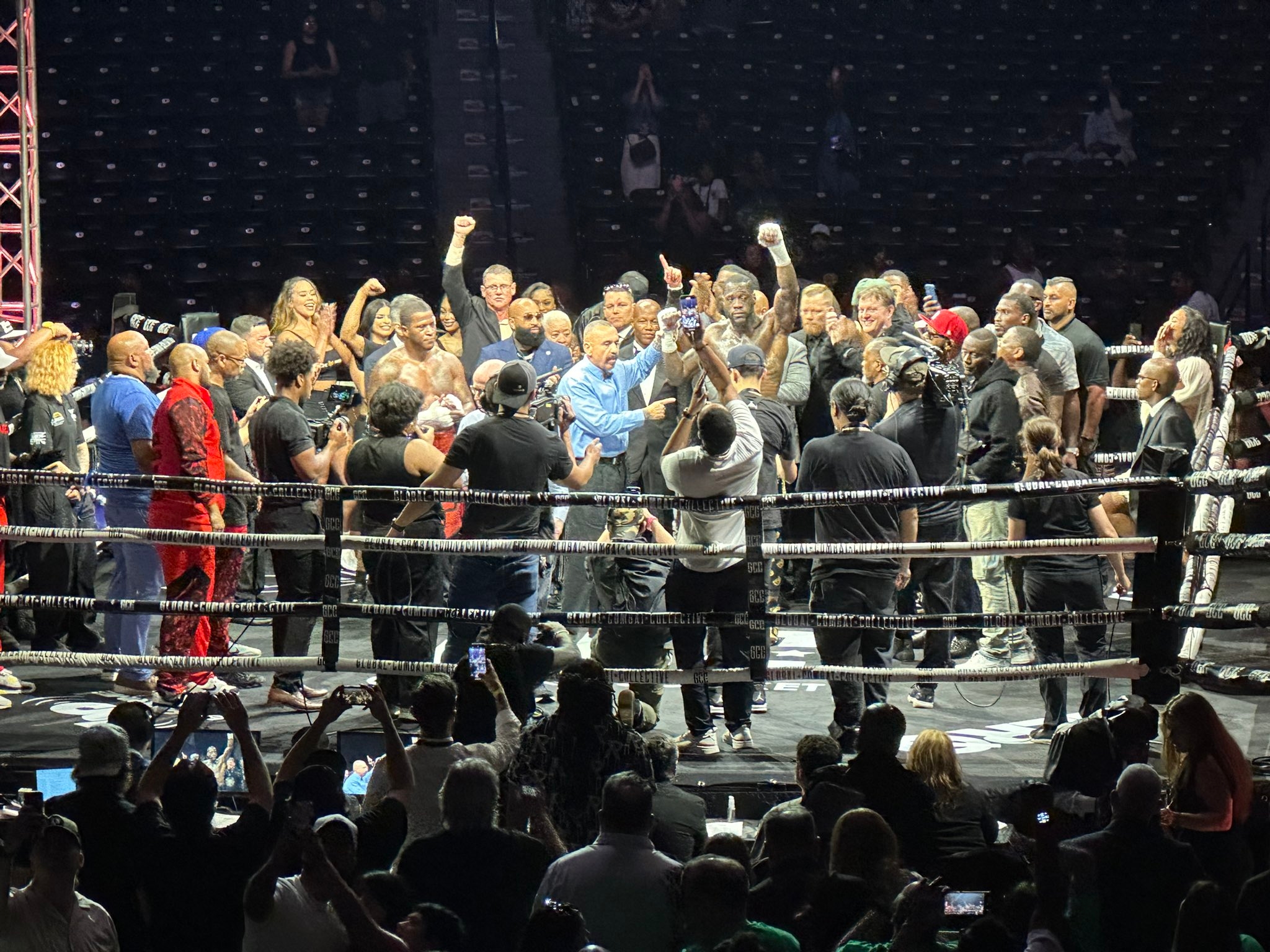 Comeback setelah 3 Tahun, Deontay Wilder Menang TKO atas Tyrell Herndon di Ronde