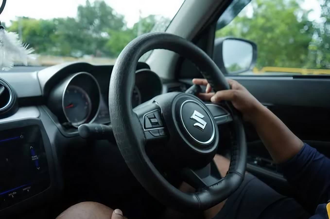 Setir Mobil Bergetar? Kenali Penyebab dan Solusi Perbaikannya