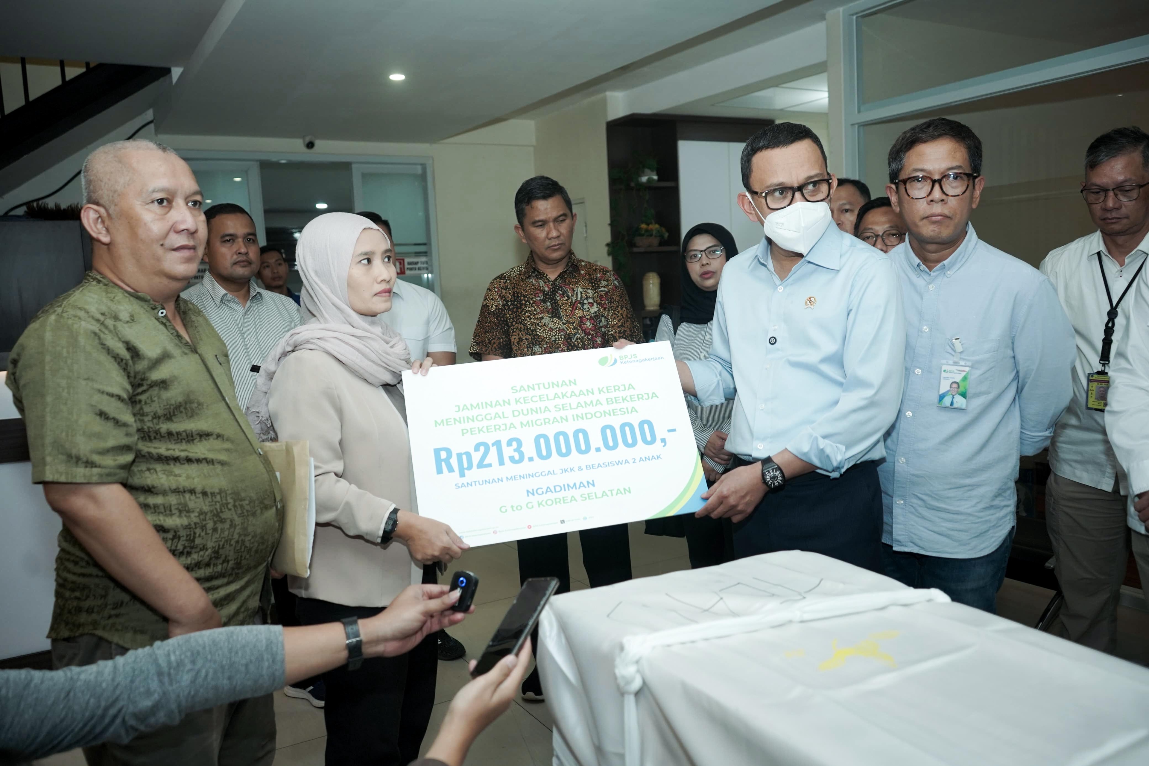 PMI di Korea Selatan Meninggal Saat Bekerja, Keluarga Terima Santunan Rp213 Juta dari BPJS Ketenagakerjaan