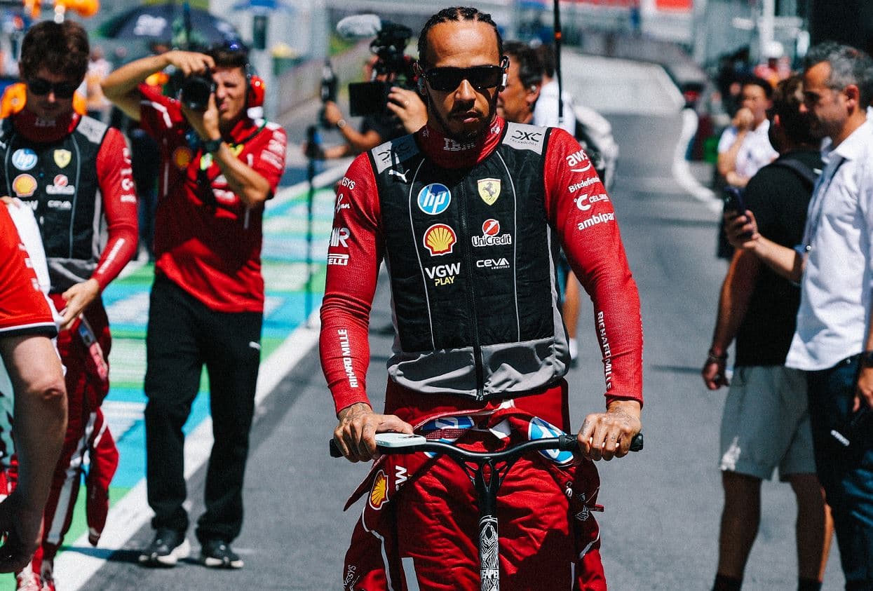 Melempem di Separuh Musim 2025, Lewis Hamilton Mengaku Sering Debat dengan Mekanik Ferrari