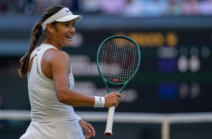 Wimbledon: Singkirkan Juara Edisi 2023, Emma Raducanu Tantang Aryna Sabalenka di Putaran 3