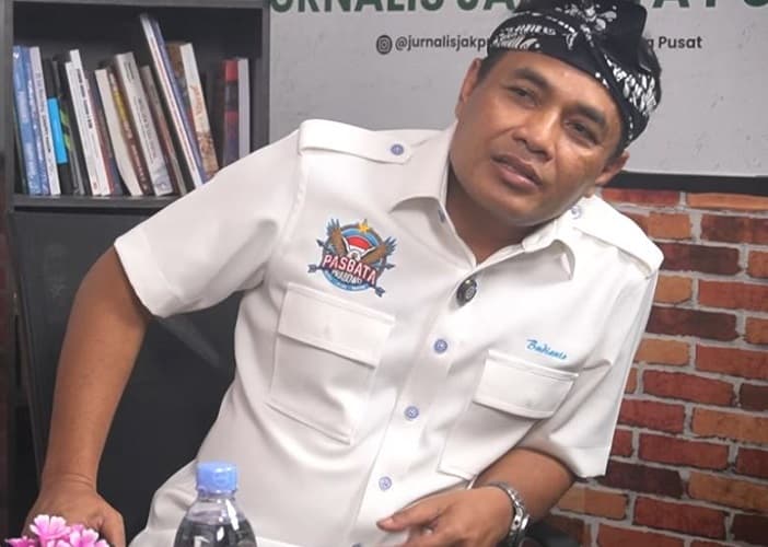 Bikin Gaduh, Relawan Jokowi-Prabowo Tantang Roy Suryo Duel di Atas Ring