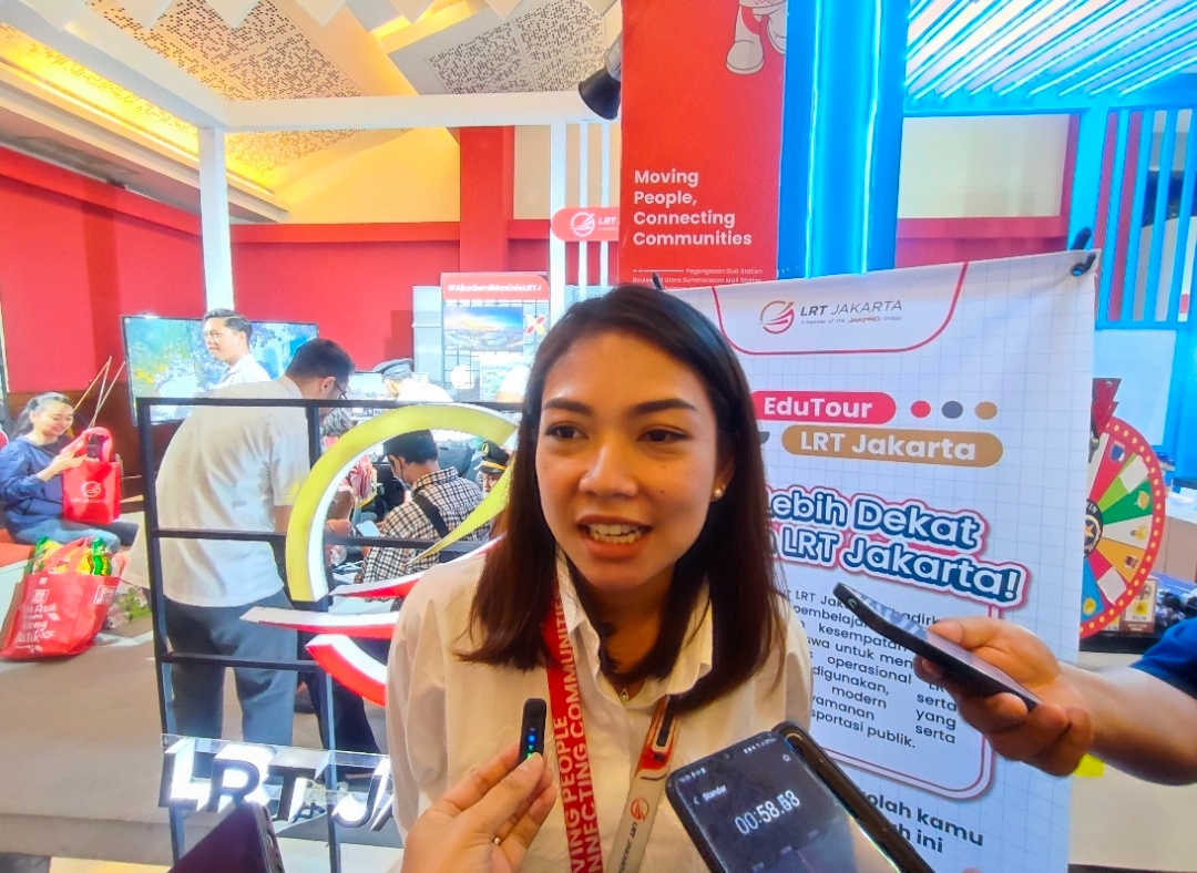 Seru-seruan di Jakarta Fair 2025, Pengunjung Bisa Nyoba Jadi Masinis LRT