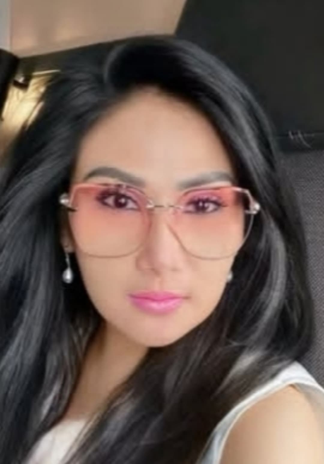 Lita Gading Semprot Melly Goeslaw, Gara-gara Jadi Anggota DPR Hanya Lulusan SMA?