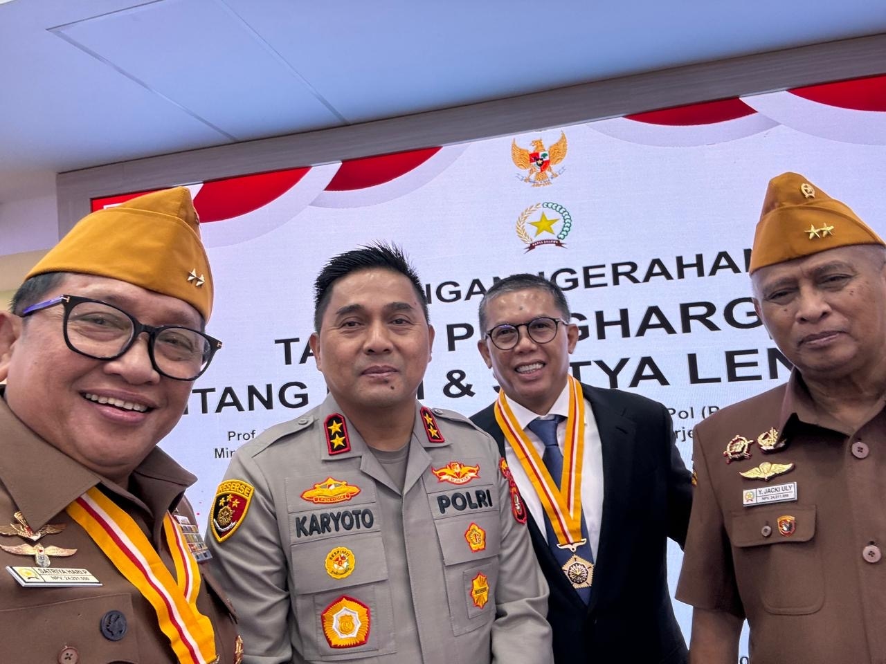 Tokoh Muhammadiyah H. Yendra Fahmi Dianugerahi Bintang Legiun Veteran RI