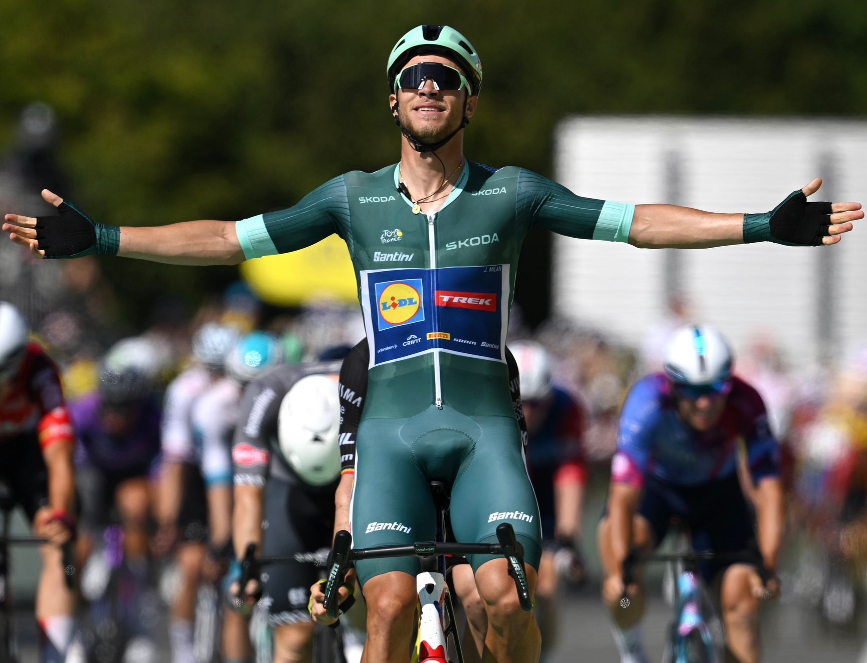 Tour De France: Jonatan Milan Juara Etape 8, Jersey Kuning Belum Lepas dari Tadej Pogacar