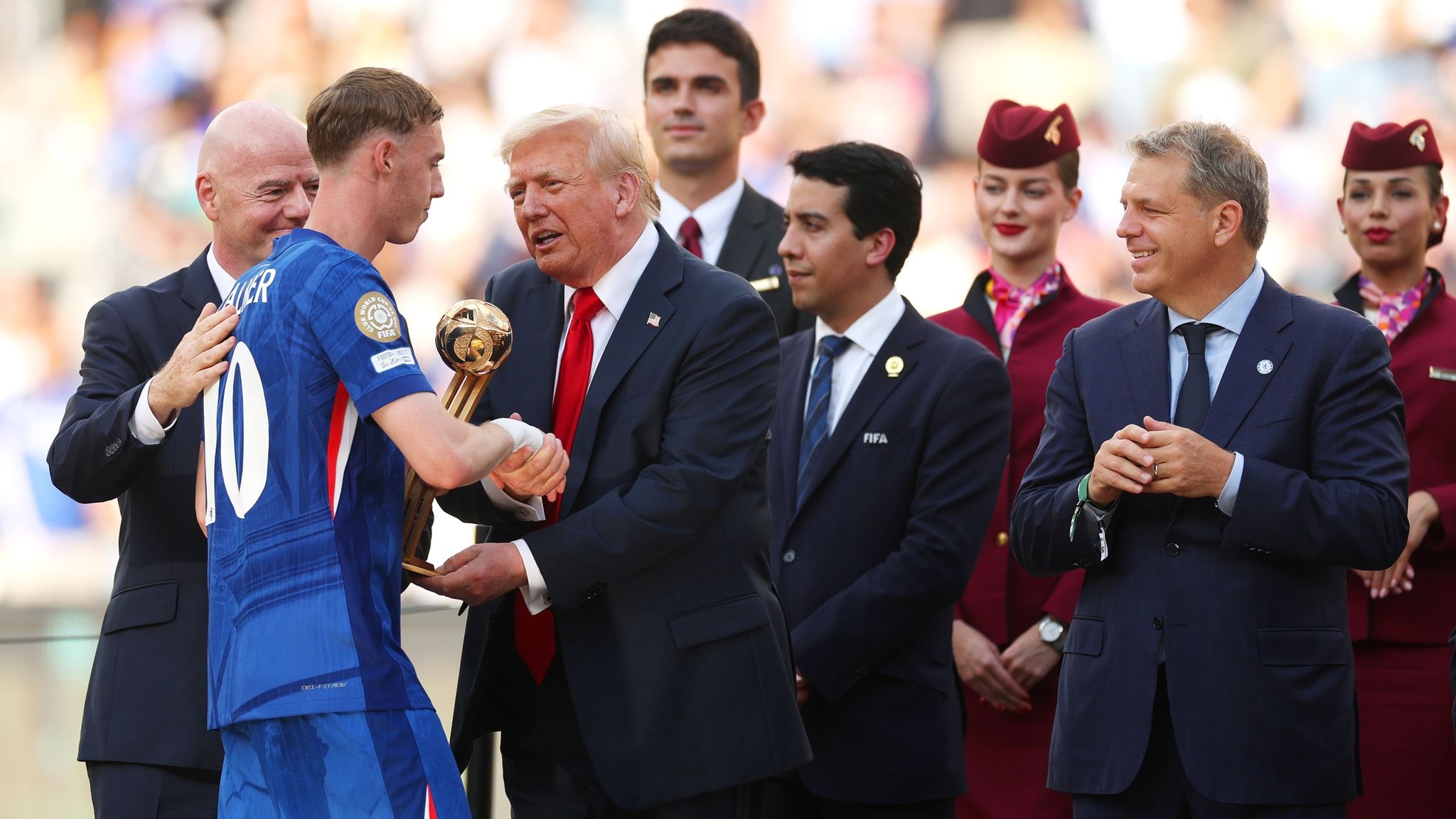 Piala Dunia Antarklub 2025: Terima Trofi dari Donald Trump, Cole Palmer Mengaku 'Kikuk'