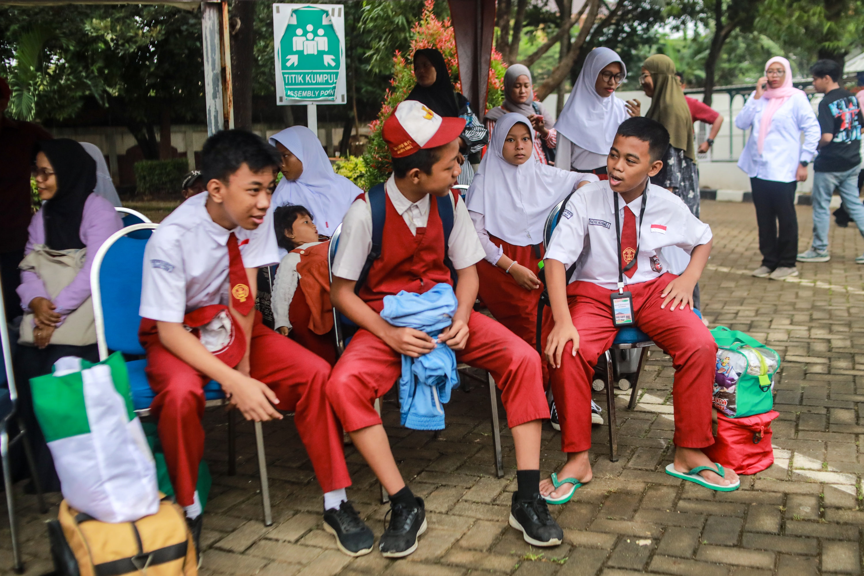 Mengenal Permen Bau Teka Teki dan Jajanan Keranda Terbang MPLS Sekolah