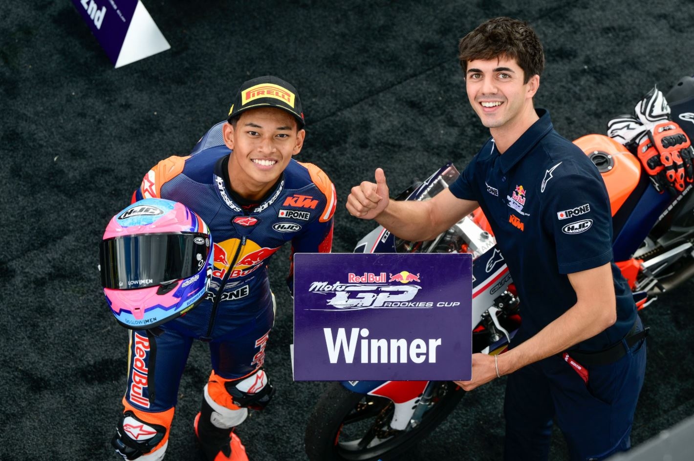 Menang Dramatis di Sachsenring, Veda Ega Pratama Tempel Ketat Pimpinan Klasemen Rookies Cup 2025