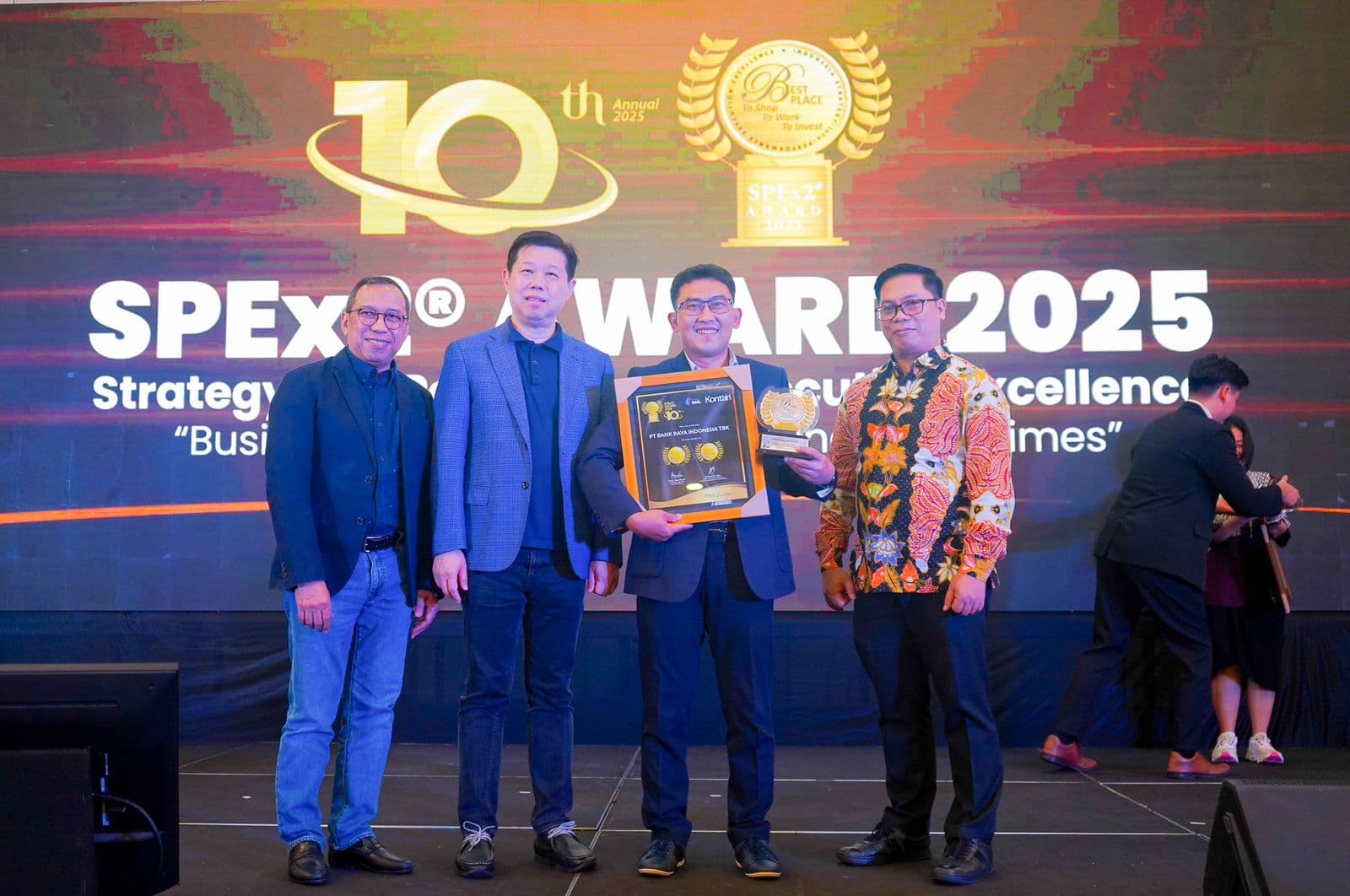 Bank Raya Raih SPEx2 Award 2025 atas Inovasi Strategi Ekosistem Digital