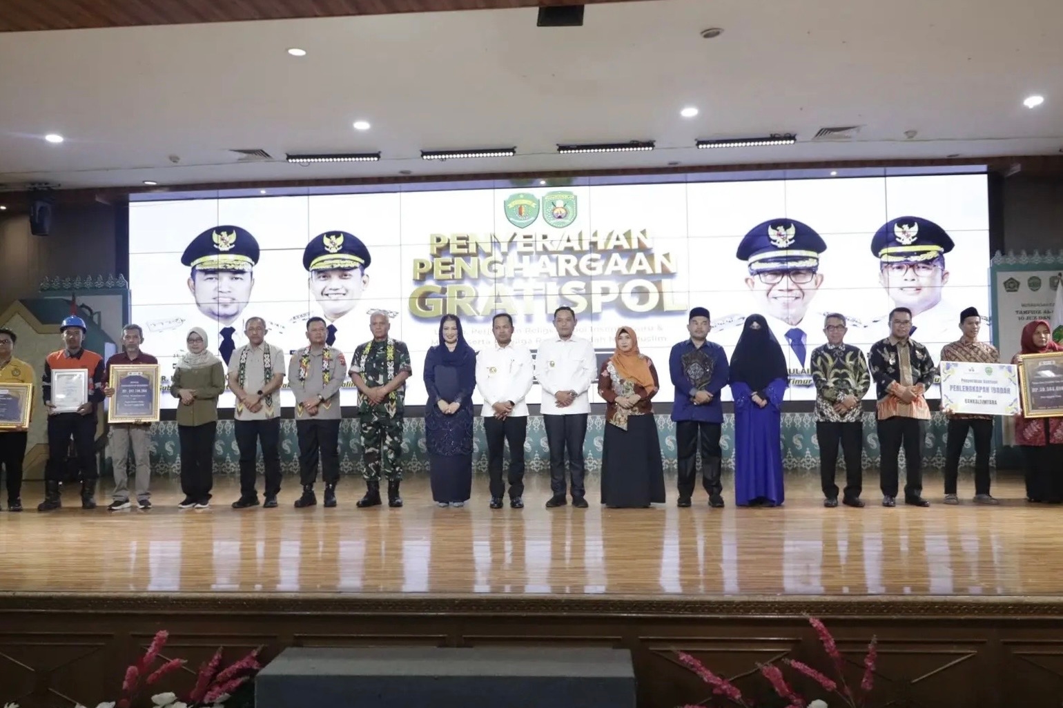 Gratispol dan Jospol Diserahkan Langsung Gubernur Harum di Bontang, Kutim, dan Berau