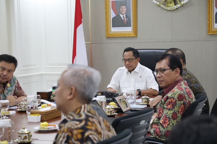 Rayakan HUT Ke-80 RI, Mendagri Ajak Daerah Berinovasi dan Gaungkan Semangat Gotong Royong