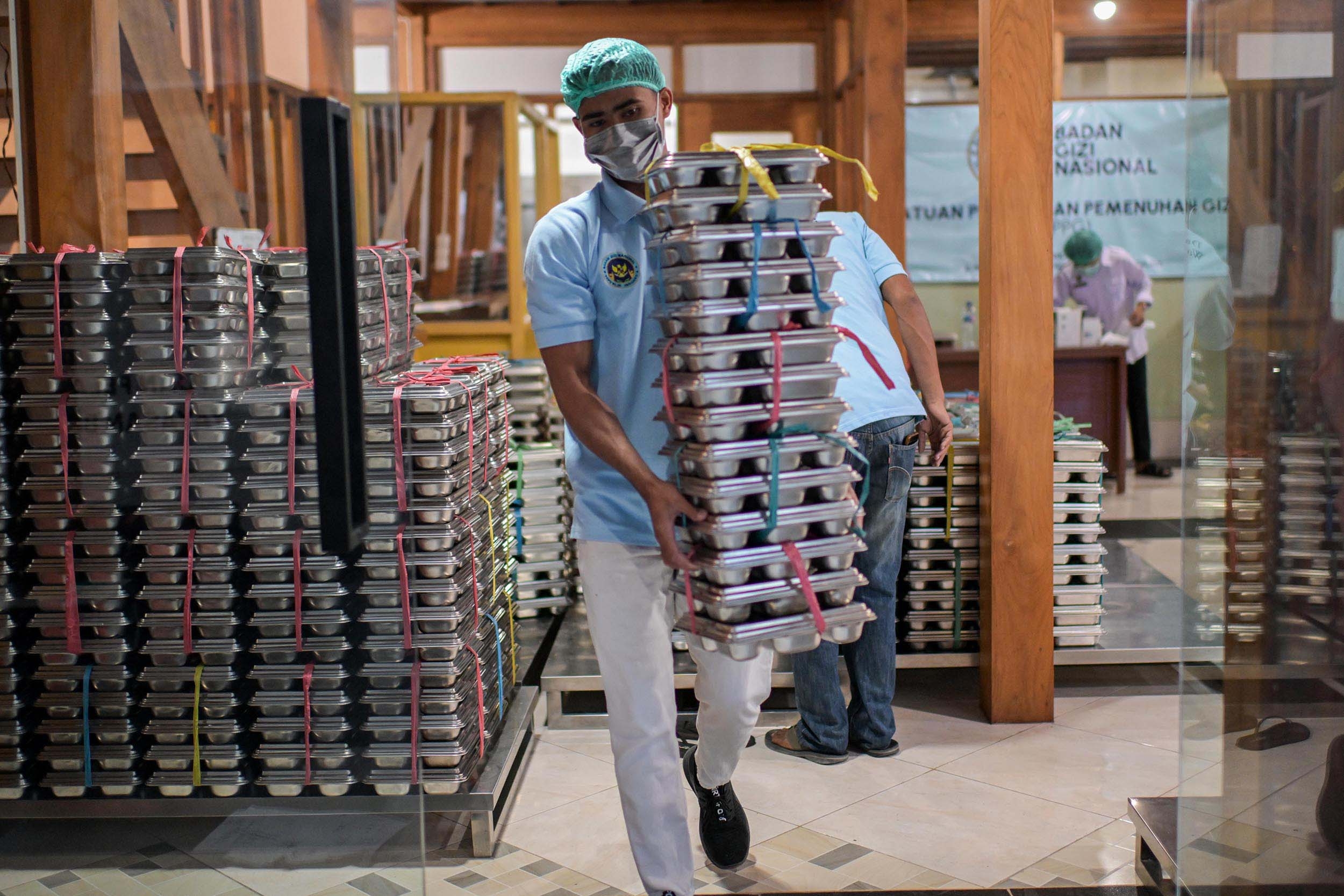 BGN Akan Rekrut Masyarakat Miskin dan Miskin Ekstrem untuk Kerja di Dapur MBG