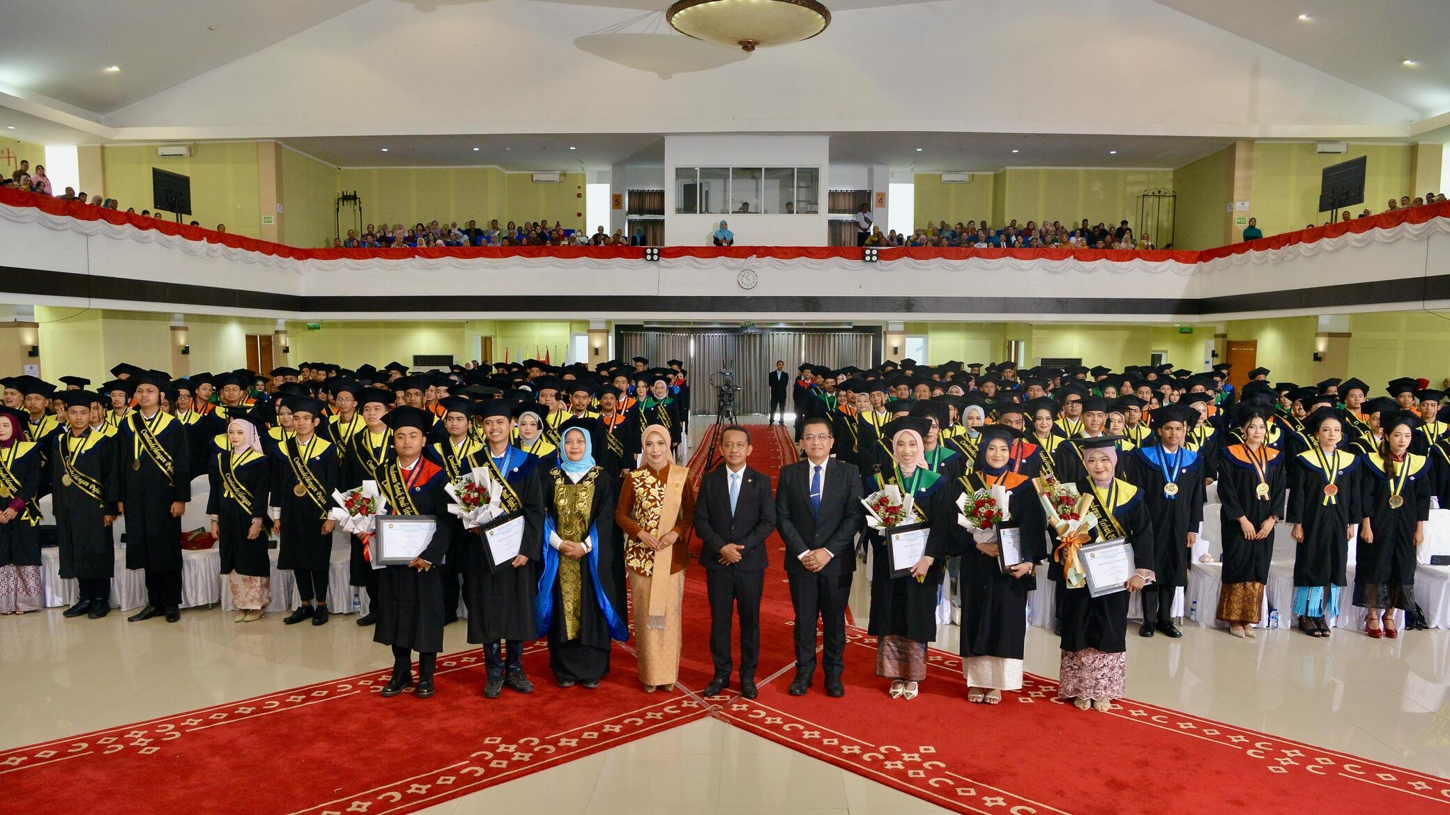 Hadiri Wisuda di PEM Akamigas, Bahlil Sebut SDM Lokal Kompetitif