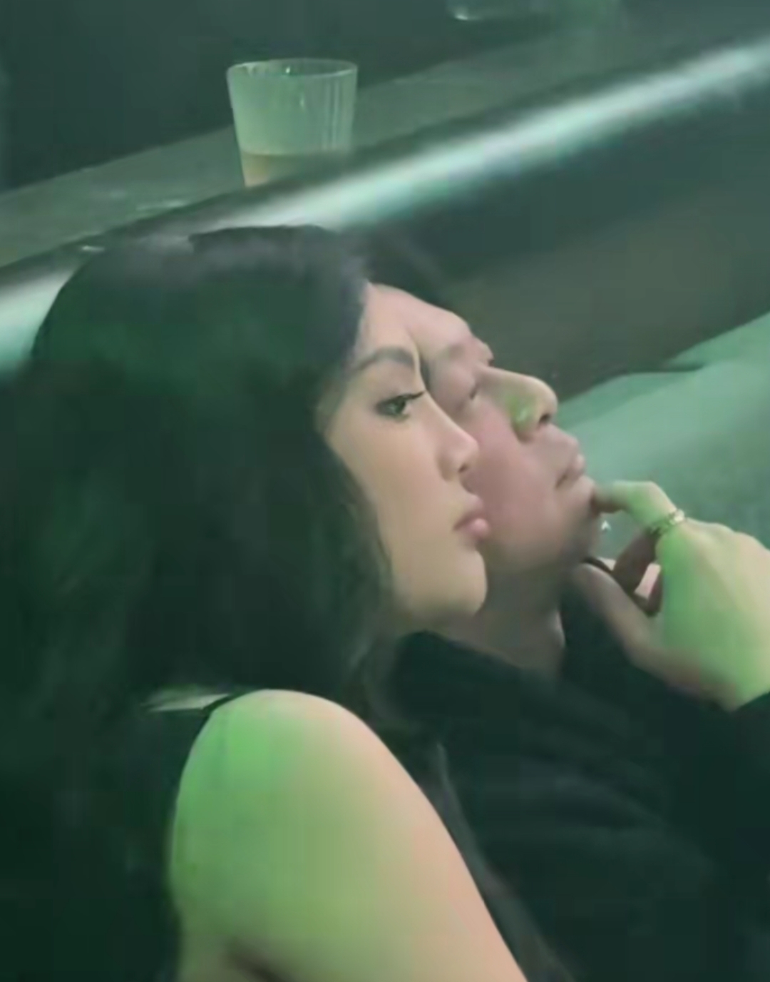 Erika Carlina Hamil, Kekasih Pasang Badan