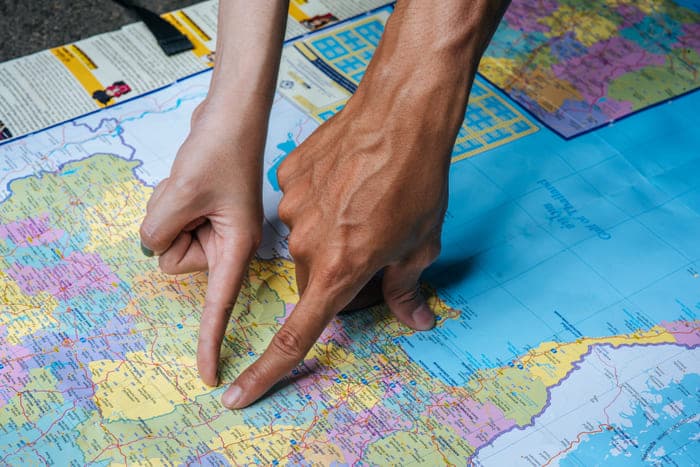 Bagaimana Letak Geografis Indonesia Dapat Mempengaruhi Kehidupan Sosial dan Budaya Masyarakat?