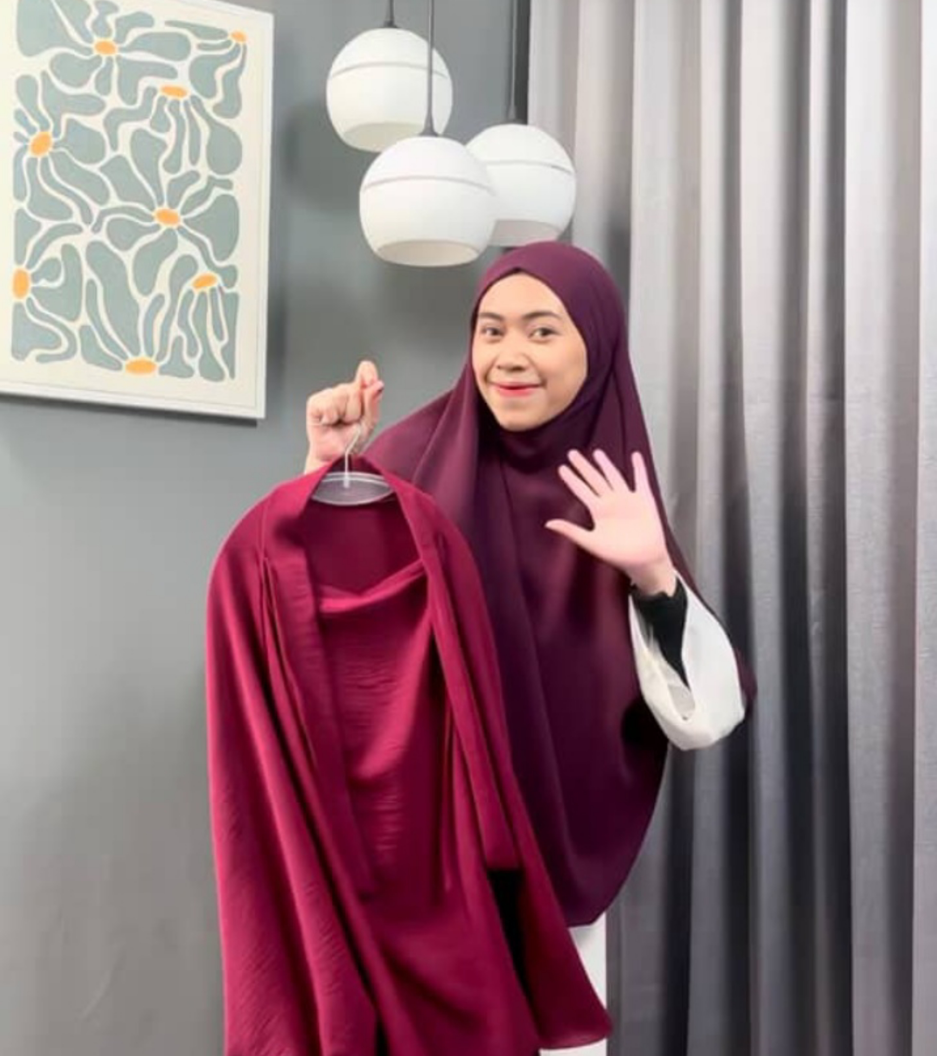 Ibu Rumah Tangga Asal Cicalengka Ini Bangun Bisnis Hijab dari Nol hingga Sukses di Shopee