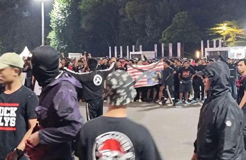 Piala AFF U-23: FAM Perkarakan Dugaan Suporter Indonesia Lecehkan Bendera Malaysia di GBK