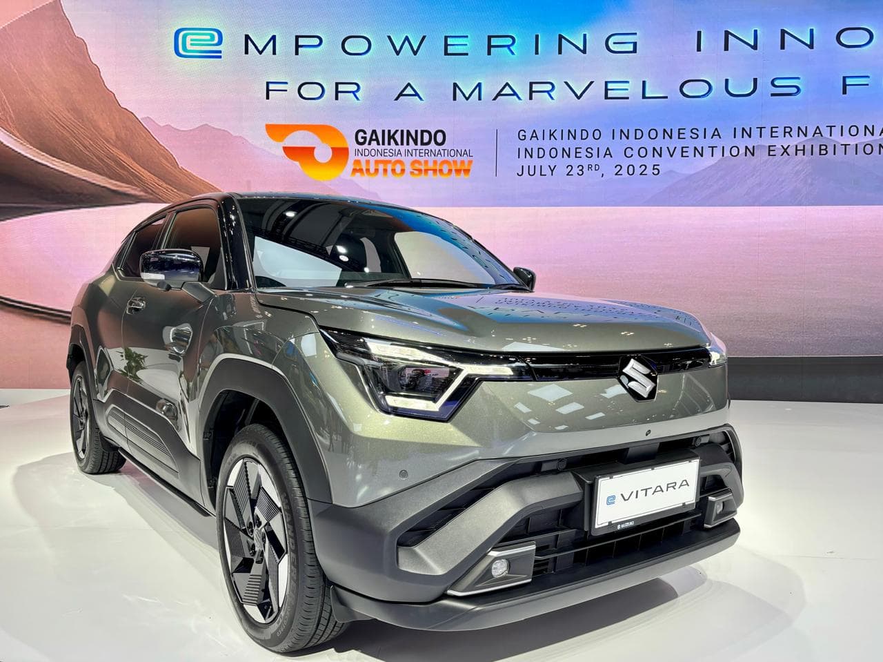 Suzuki Hadirkan Mobil Listrik eVITARA di GIIAS 2025