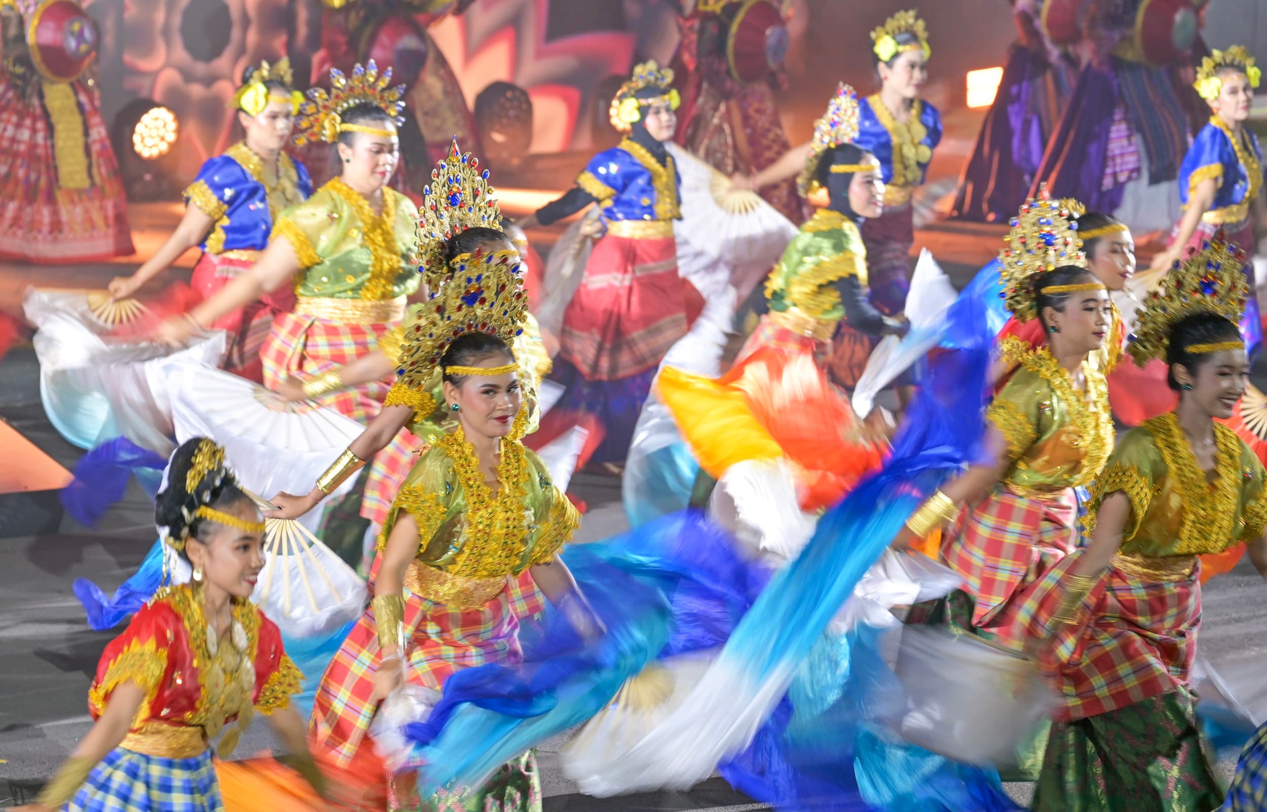 Pembukaan FORNAS VIII 2025 di NTB Tampilkan Spektakel Budaya dan Catat Sejarah Baru di Indonesia Timur