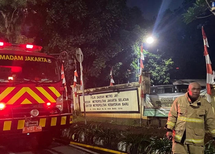 Api Masih Berkobar, 115 Personel Gulkarmat Berjibaku Atasi Kebakaran Pasar Taman Puring