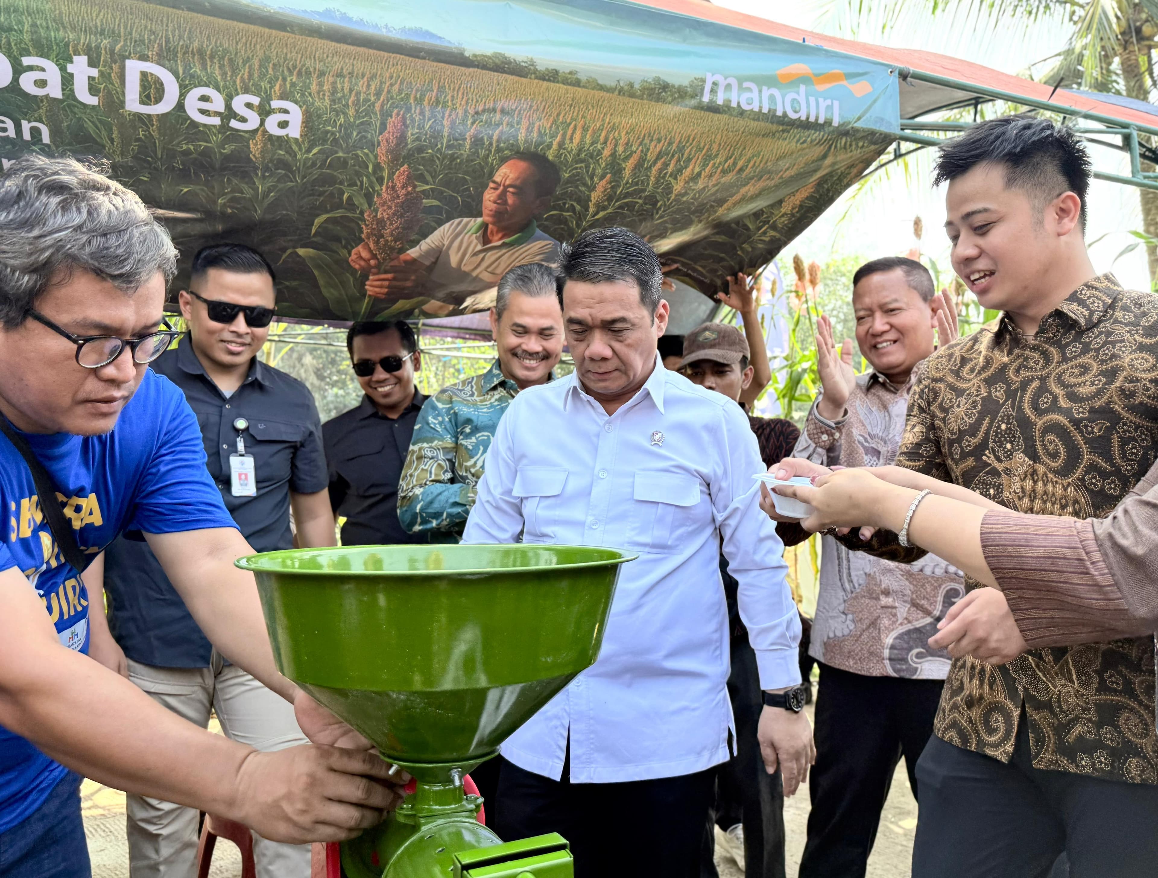 Bank Mandiri Perkuat Ekonomi Desa Melalui Budidaya Sorgum di Kabupaten Bogor