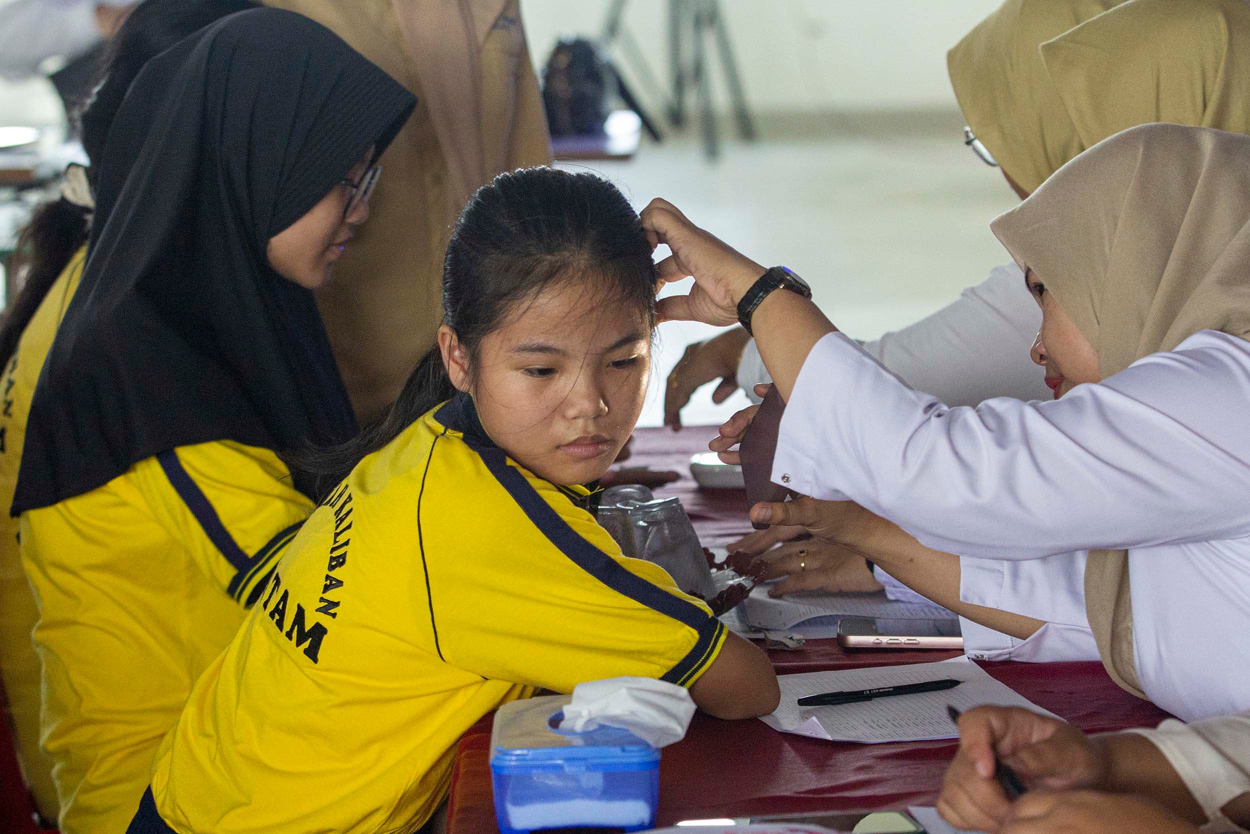 Di Antara Usia yang Terus Berjalan, Negara Datang Mengulurkan Kesehatan