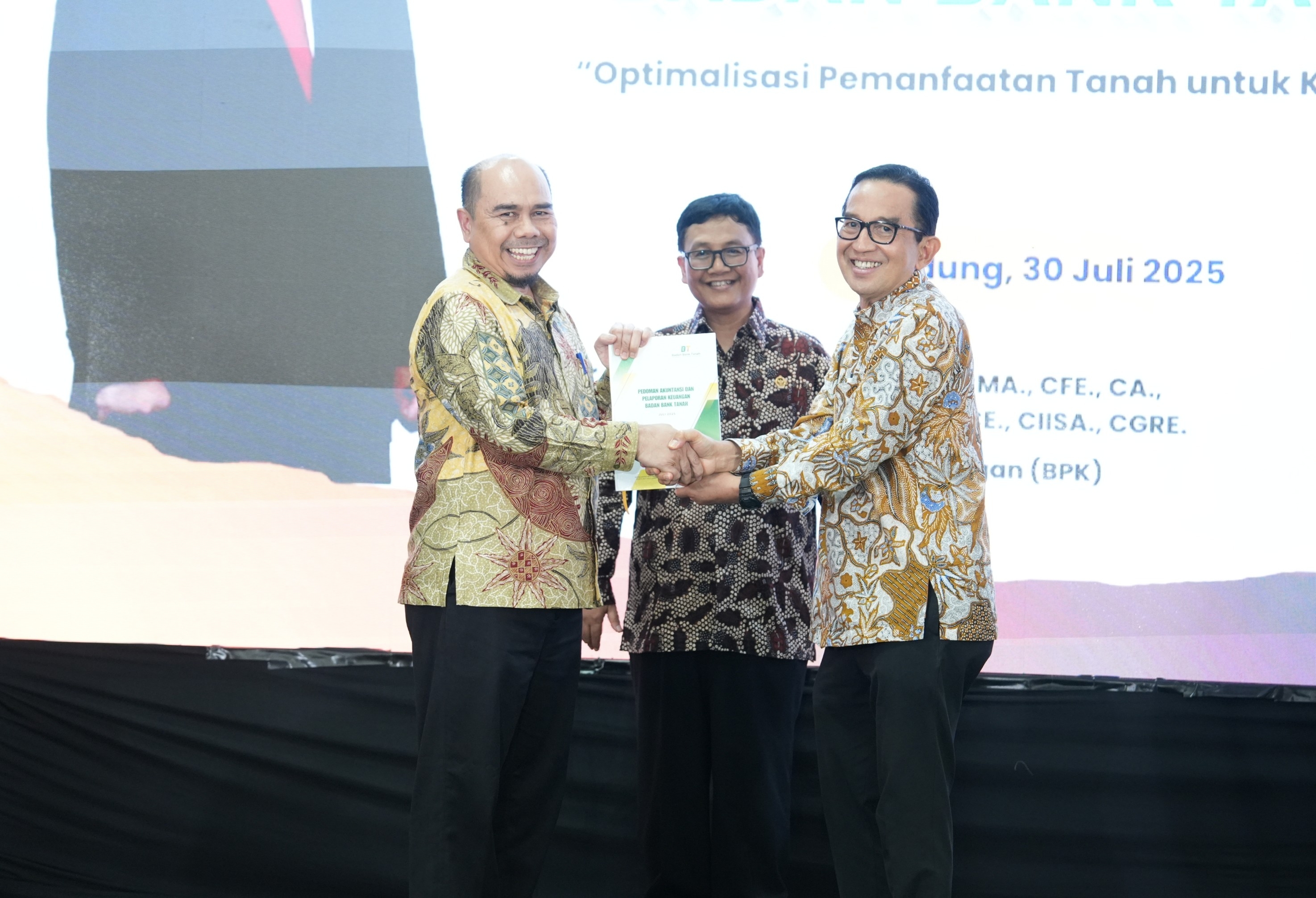 Dukung Transparansi Pengelolaan Keuangan, Badan Bank Tanah Serahkan Pedoman Akutansi ke BPK