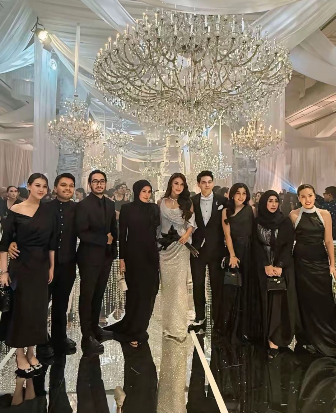 Lewat Kapasitas Gedung, Luna Maya dan Maxime Bouttier Undang 800 Tamu di Resepsi