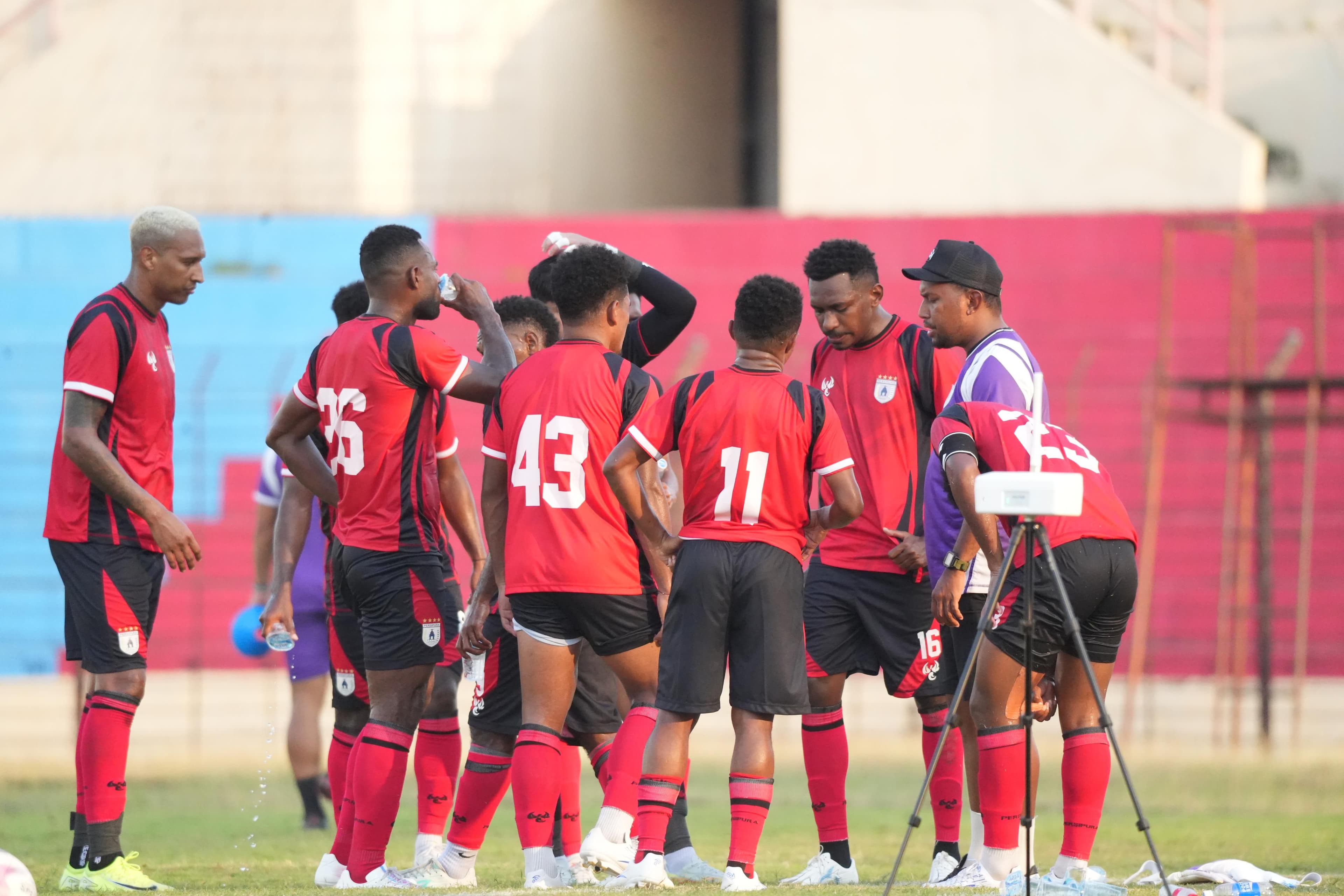 Persipura Kalah dari Tim Milik Prabowo Subianto, Ricardo Salampessy Bongkar Beberapa Kekurangan