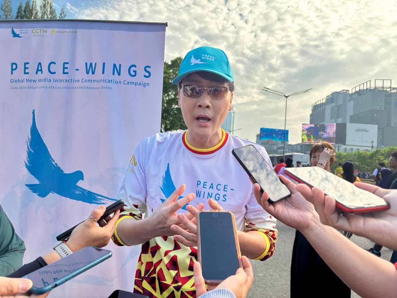 China Media Group Gelar Flash Mob 'Sayap Perdamaian' di Indonesia