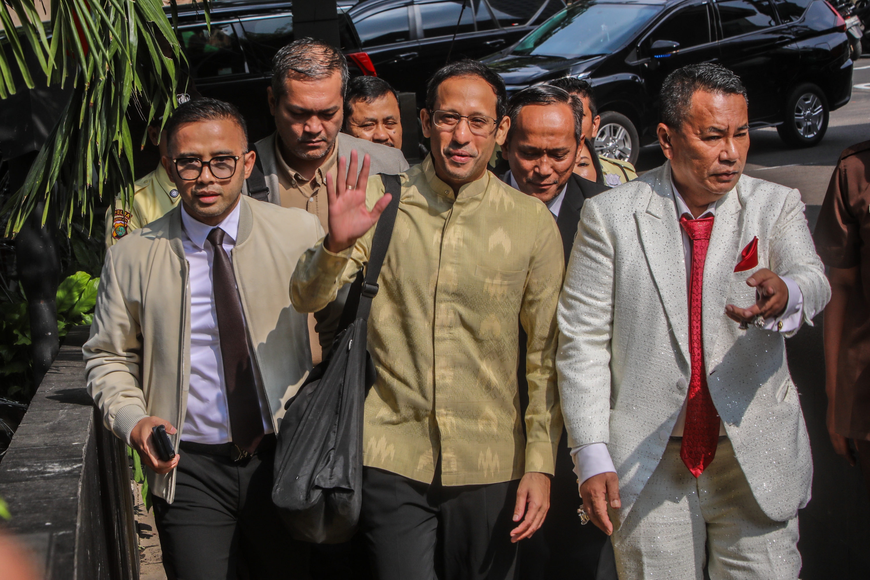 Hotman Paris Siap Buktikan Nadiem Makarim Tak Terima Uang Satu Sen Pun